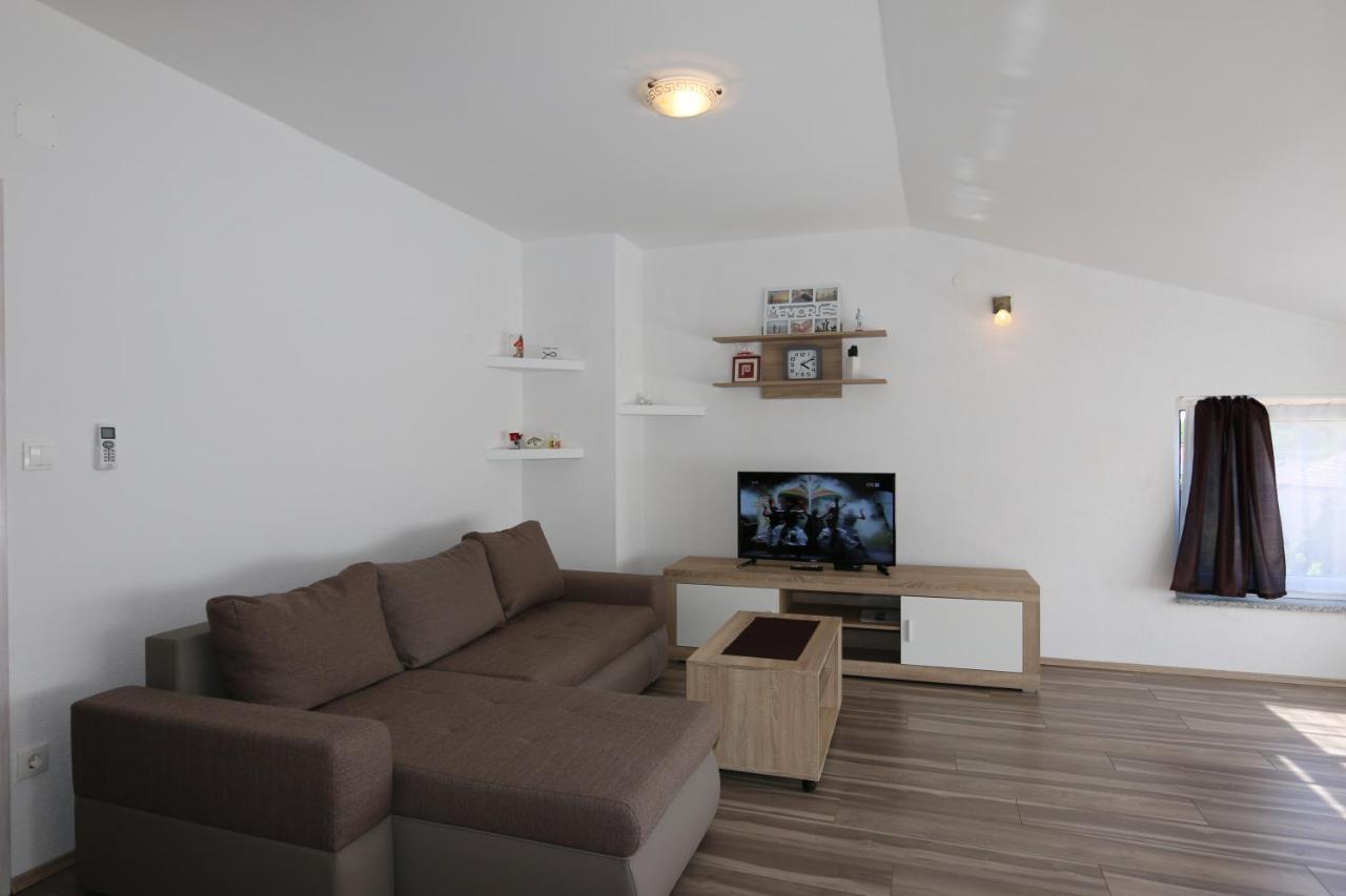 Apartment Petra Šilo Exterior foto